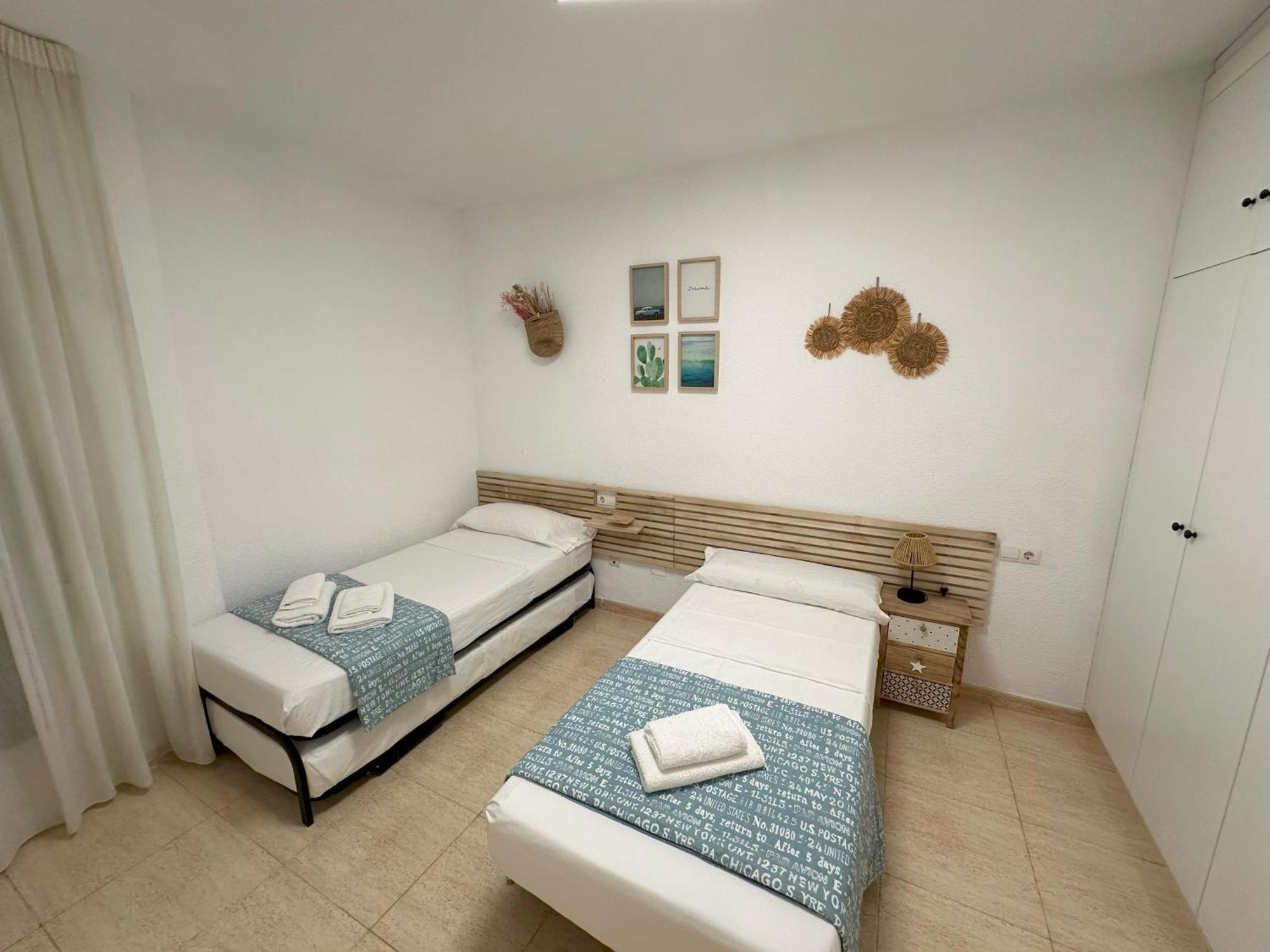 Alicante Beach And Center Exteriér fotografie